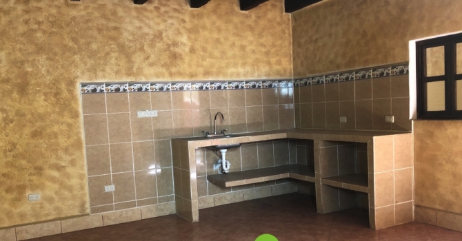 APARTAMENTO CON TERRAZA EN RENTA EN SANTA ANA Q2,000