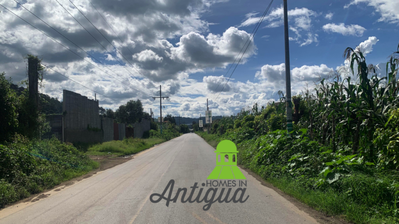 Terreno en San Andres Itzapa a orilla de Carretera