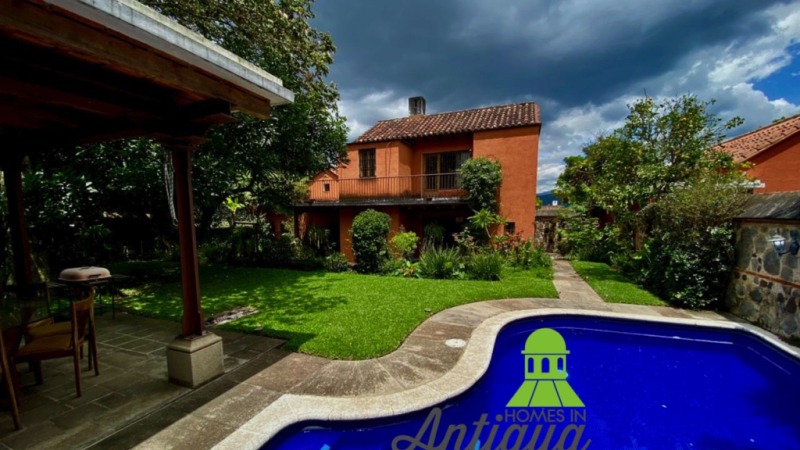Preciosa casa en venta en Santa Ana