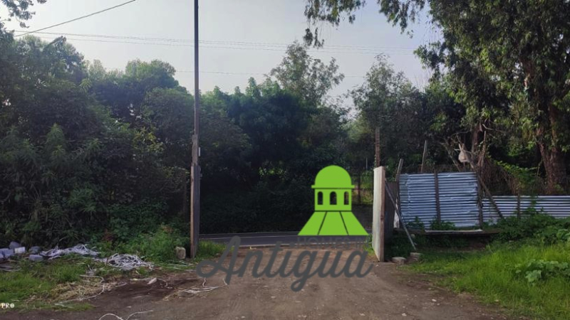 Terreno orilla a la carretera en Dueñas