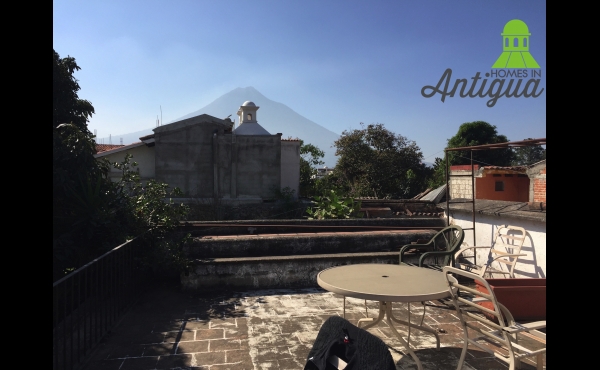 Apartment for rent in central Antigua